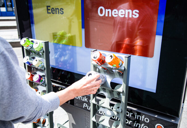 Wayne Parker Kent en JCDecaux lanceren interactieve DOOH-displays voor recycling van statiegeldblikjes